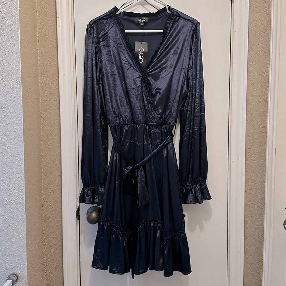 Boutique navy velvet long sleeve dress